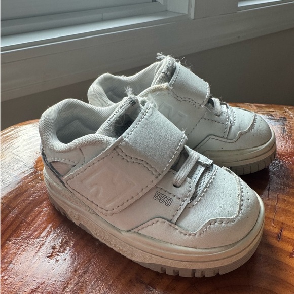 New Balance 550 White Sneakers - Picture 1 of 3